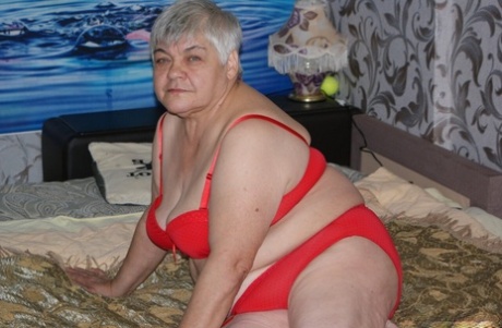oma ondergoed hete volwassene afbeelding