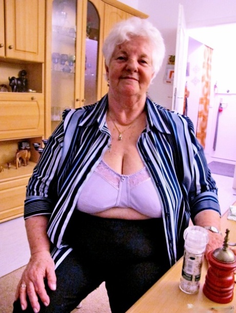 gammel tyk bedstemor hot eksklusiv billeder