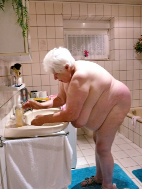 vervelende oma naakt xxx foto