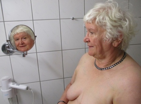 buttet bedstemor perfekt erotisk pic