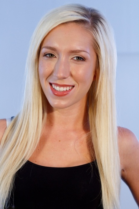 Maia Davis star exclusive pictures