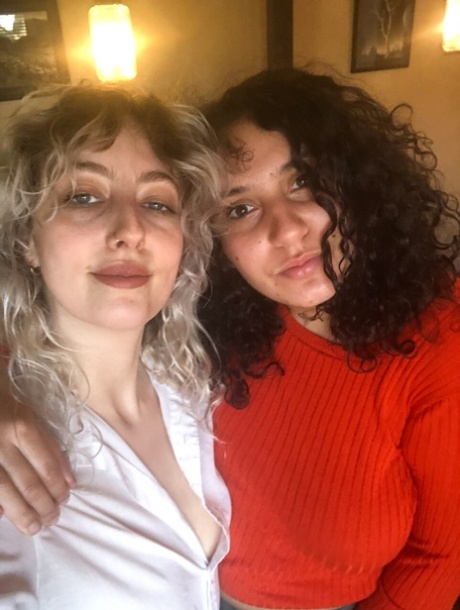 lesbienne aux courbes généreuses parfait photo