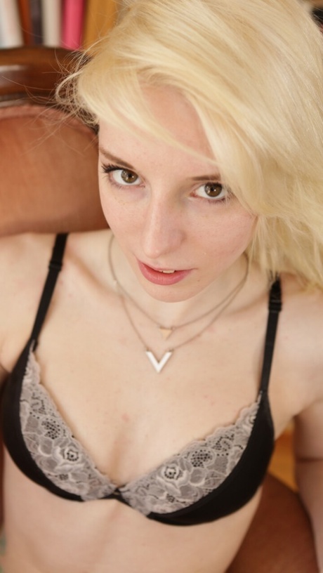 short hair blonde sexy nudes img