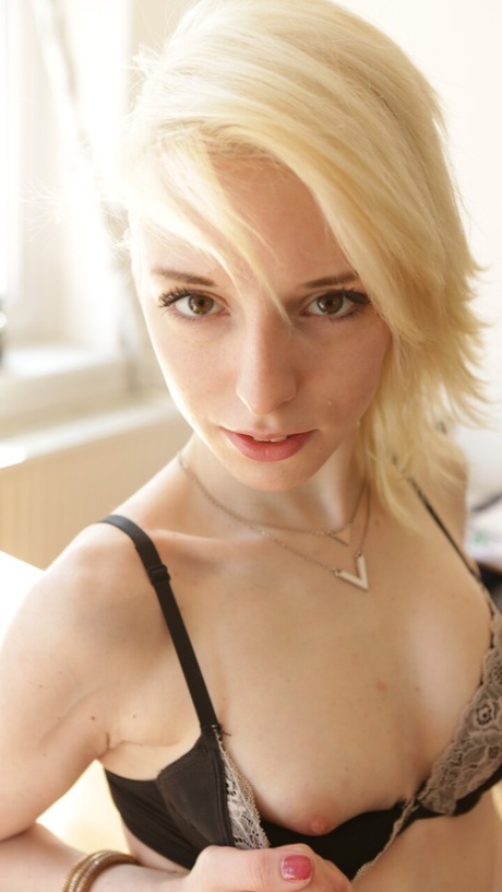 short hair blonde beautiful porn pic