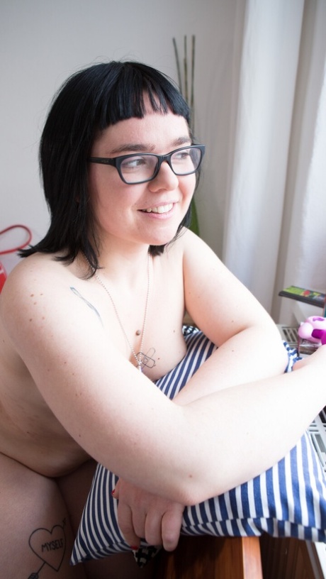 bucmasti štreber besplatni seksi galerije