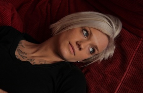 short hair blonde hot sexy photo
