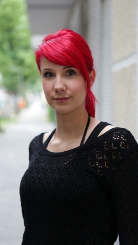 crvenokosa solo seksi gole slike