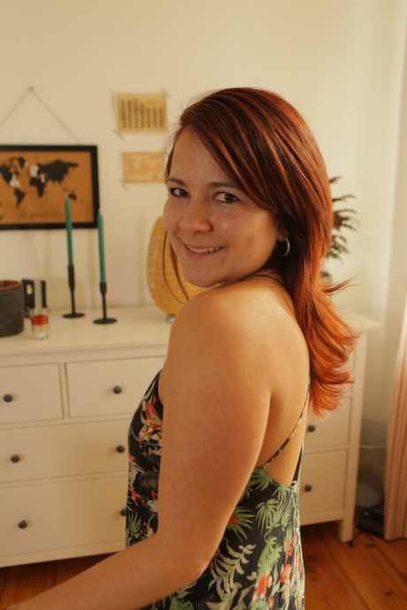brunette naakten heet archief