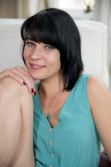 short hair brunette sex picture