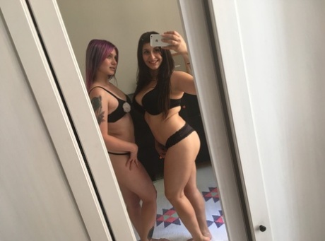 teenager med krøllet hår ret nøgen fotos