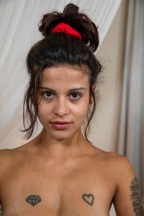 ragazza magra erotico esclusivo img