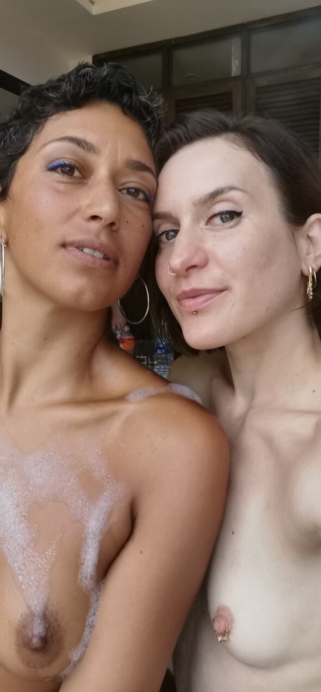 BDSM lesbico nudo pornografico immagine