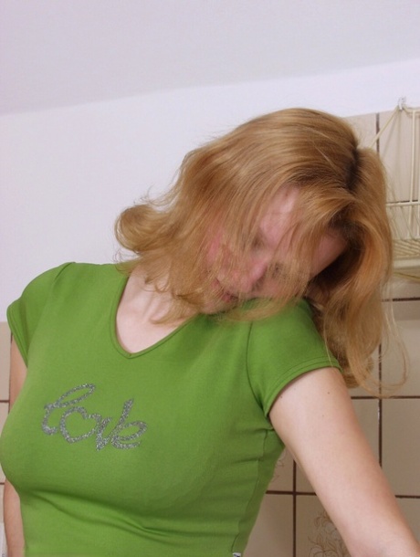 milf blonde aux cheveux courts parfait nu collection