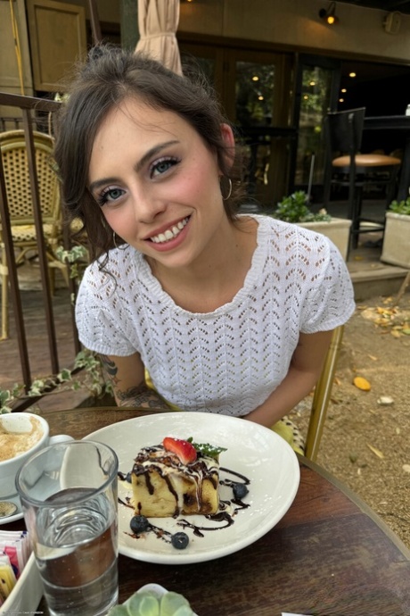 brunette tiener naakt porno galerij