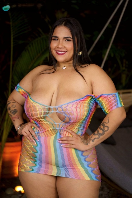 debela latinoamerikanka seksi gola fotografija