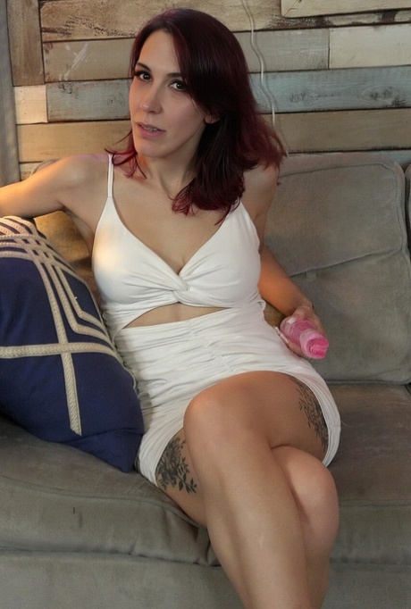 gambe incrociate nudo libero galleria