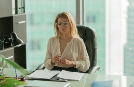 sexy secretary free sex gallery