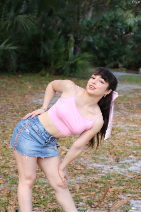 short exclusive pictures