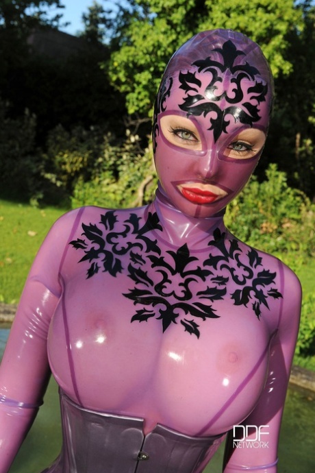 latex art naked img