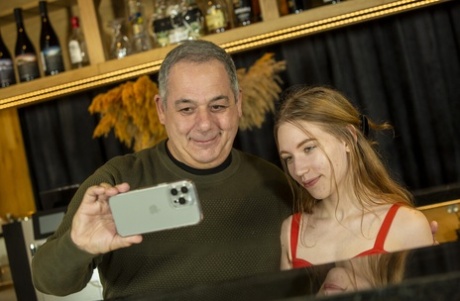starec dekle gola galerija