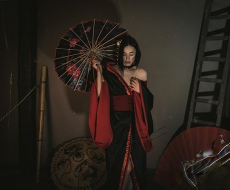 アジア人BDSM ホットヌード 画像