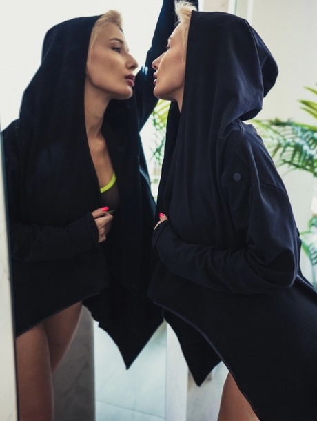 beautiful lesbian sex img
