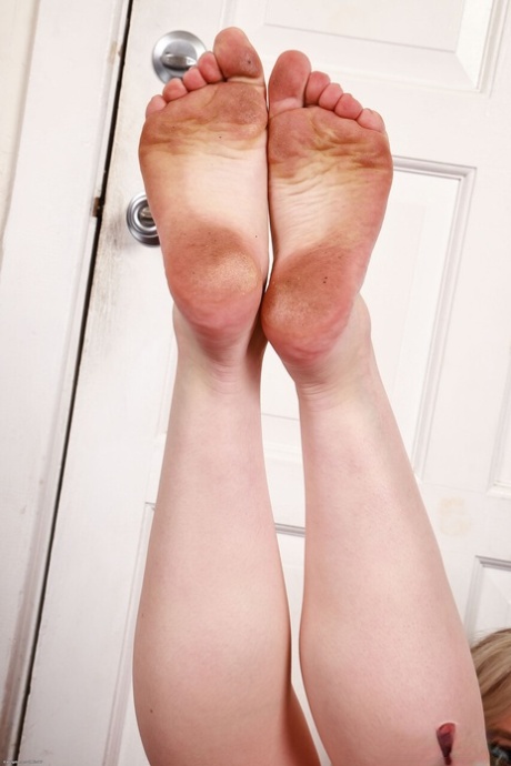 chubby feet naked image