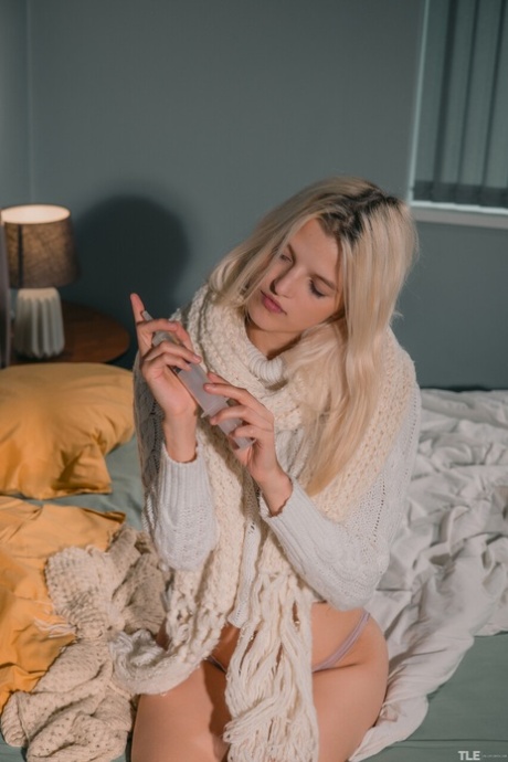 tynde falske bryster eksklusive nøgenbilleder Foto