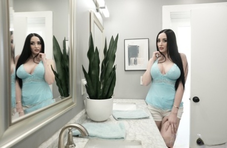 tetas grandes vestidas alta calidad agradable foto