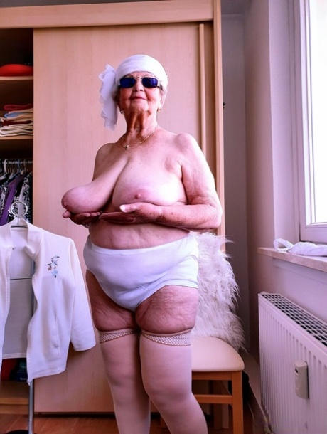 bedstemor over 70 nøgenbilleder gratis billede
