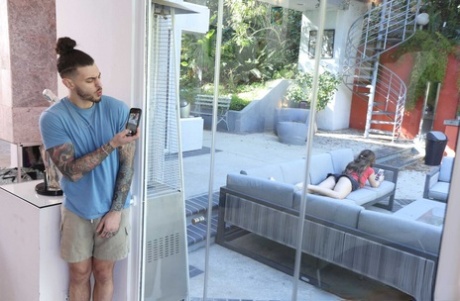 surpris en train de se masturber pornographique en haute définition image