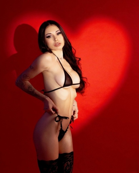 نموذج مطوي في المنتصف فن xxx صور