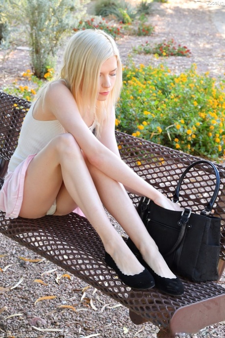 petite babe nude image