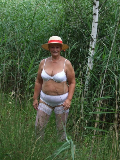 Oma-Bikini hd akt bilder