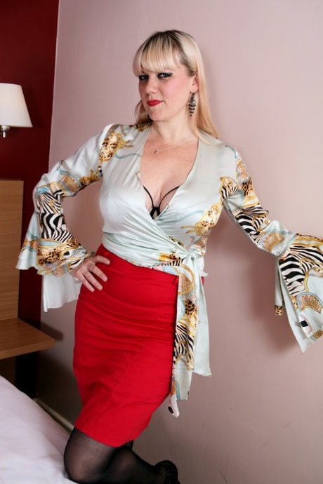 Velvetina Fox star nudes photos
