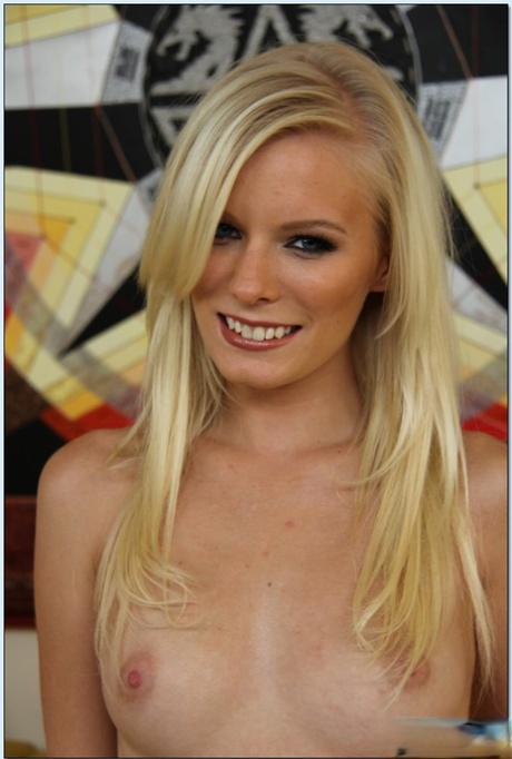 Elaina Raye perfect model images
