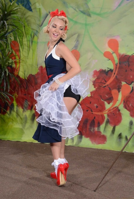 pin-up besplatna gola slika