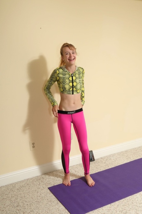 skinny yoga pants hot xxx images