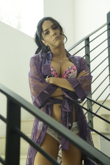 Tia Cyrus model xxx img