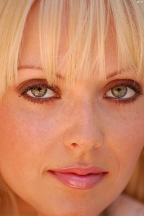 cara de milf arriba bonita foto