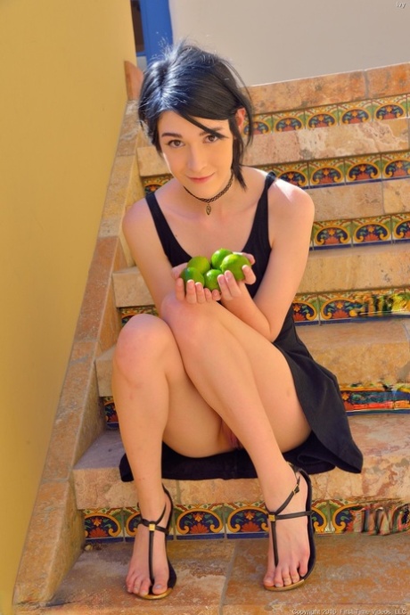 short skirt no panties nice photo